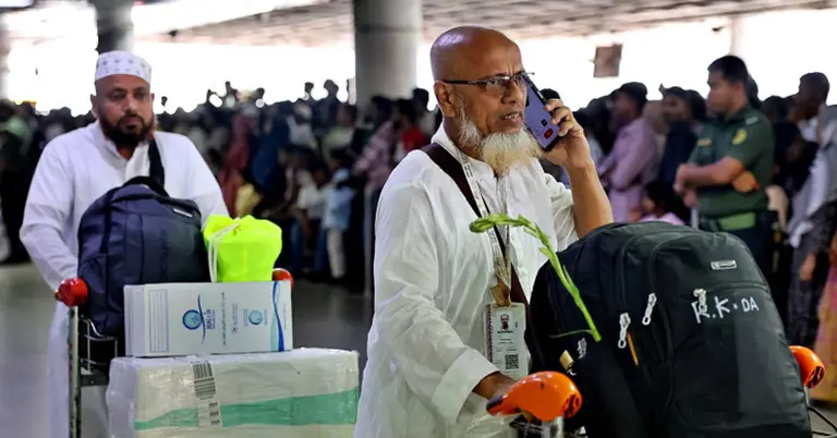 দেশে ফিরছেন হজযাত্রীরা